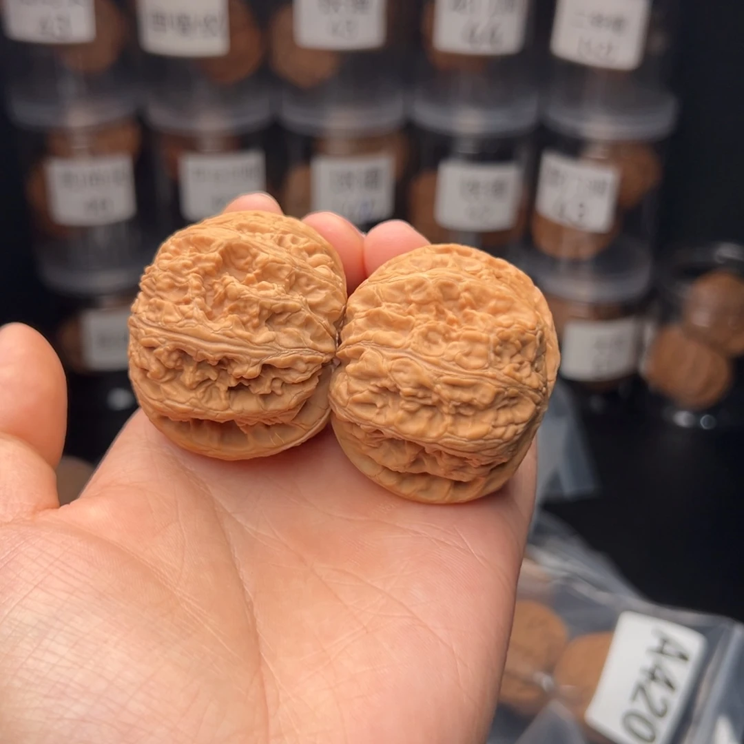 文玩核桃吊坠期****1大粗筋