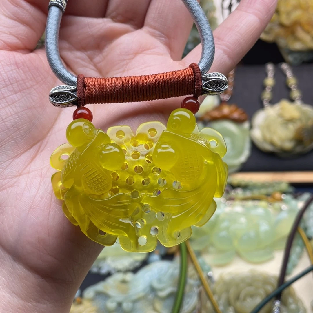 蛇纹石玉颈饰未镶嵌