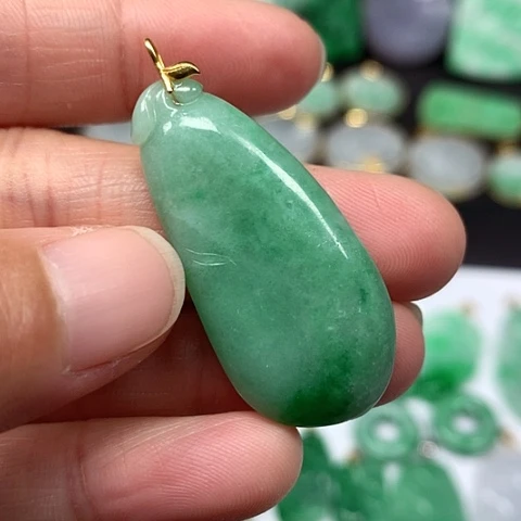 翡翠吊坠(不含链)18K金镶嵌