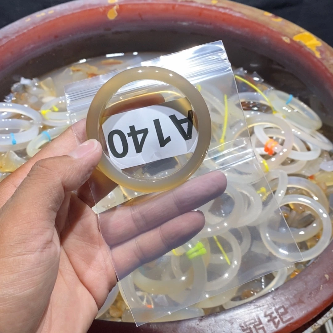 崇***基手镯玛瑙/玉髓未镶嵌