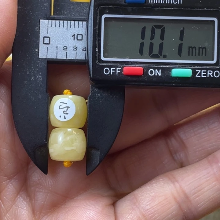 蜜蜡未镶嵌裸石44
