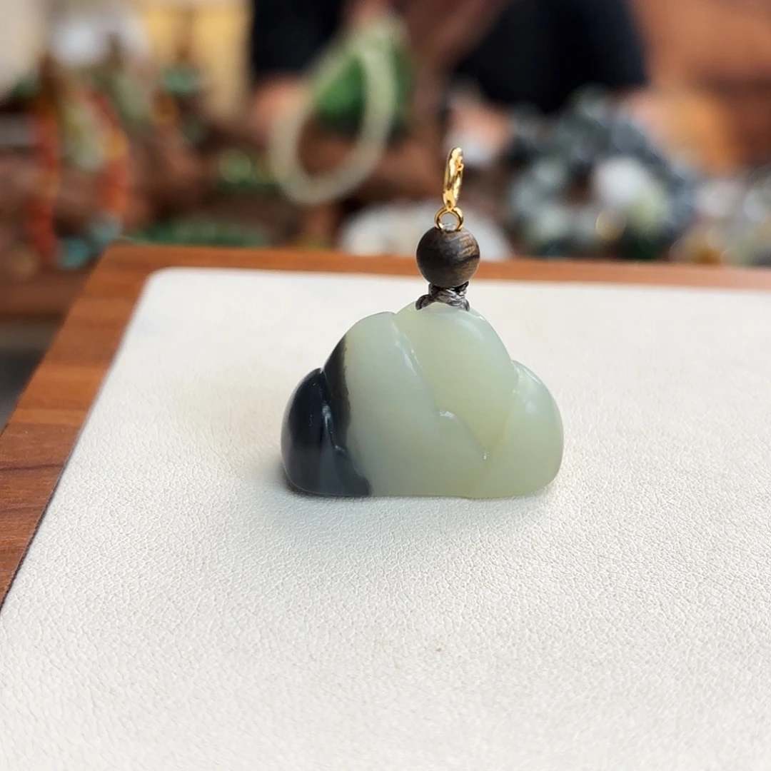 ****吧颈饰未镶嵌和田玉（青白玉）