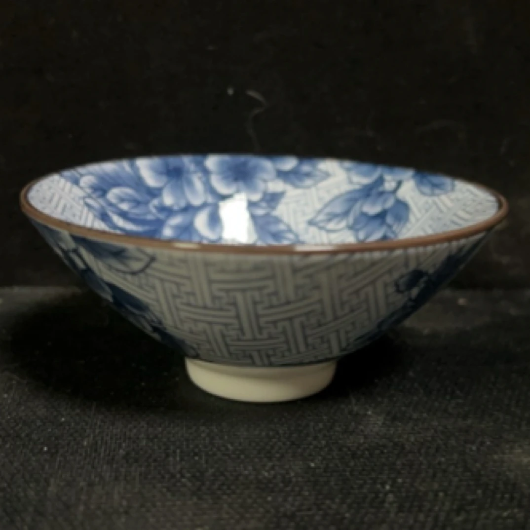青花瓷器花纹斗笠杯