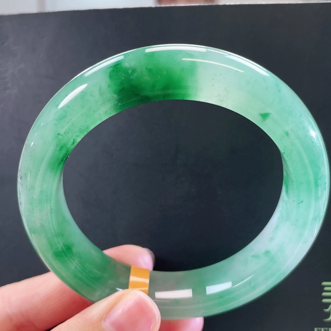 【闪购商品】未镶嵌手镯石英质玉