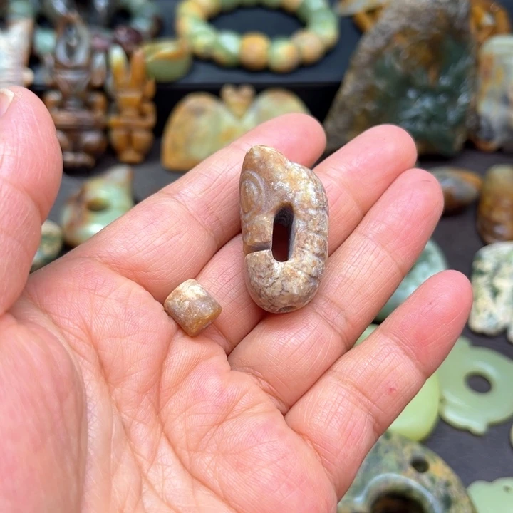 未镶嵌岫岩河磨玉（透闪石质玉）挂件道**旧