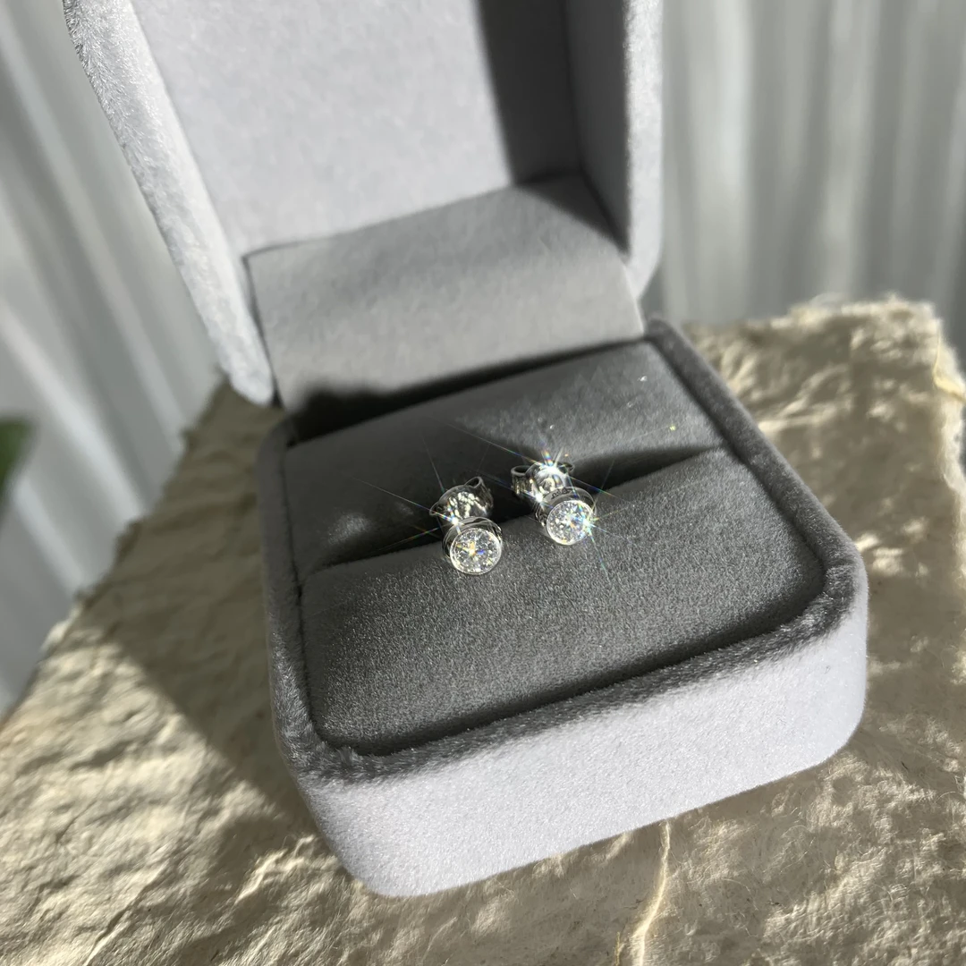 铂金pt950首饰镶嵌莫桑泡泡耳钉