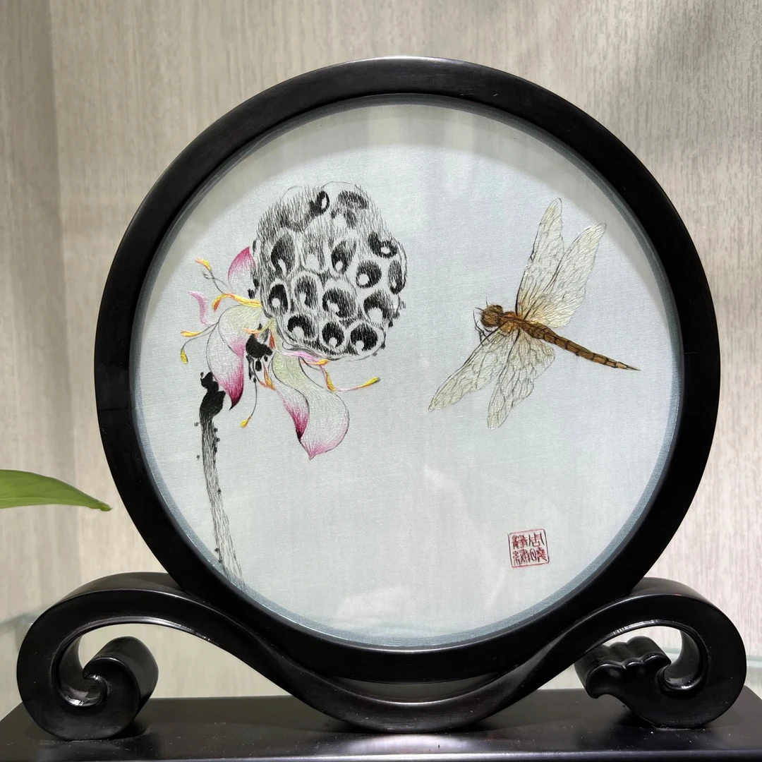 原创设计《莲实蜓栖》-非遗苏绣精品双面绣摆台（画芯20cm）