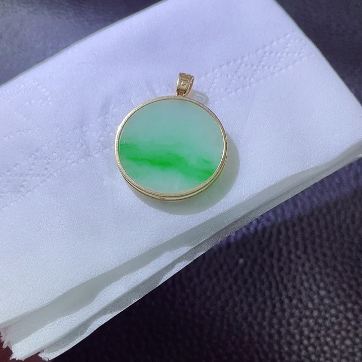 翡翠颈饰18K金镶嵌翡翠