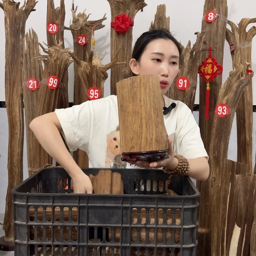 沉香碎屑沉香原材料