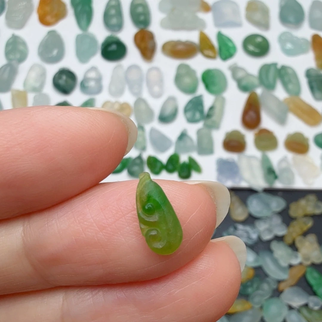 定制翡翠未镶嵌如意