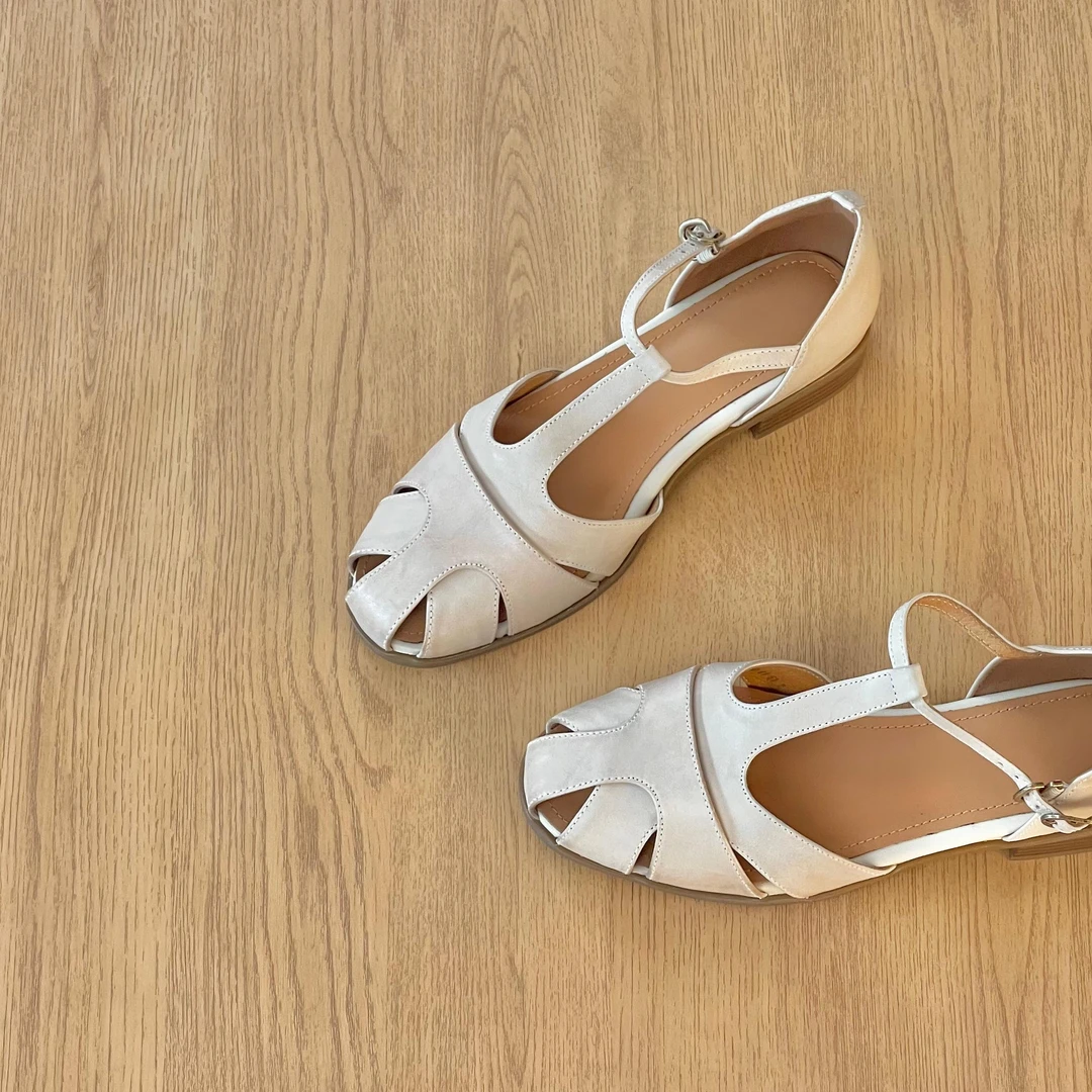 HUSSLOVE 水洗头层牛皮·跟高3CM·百搭简约包头镂空罗马凉鞋