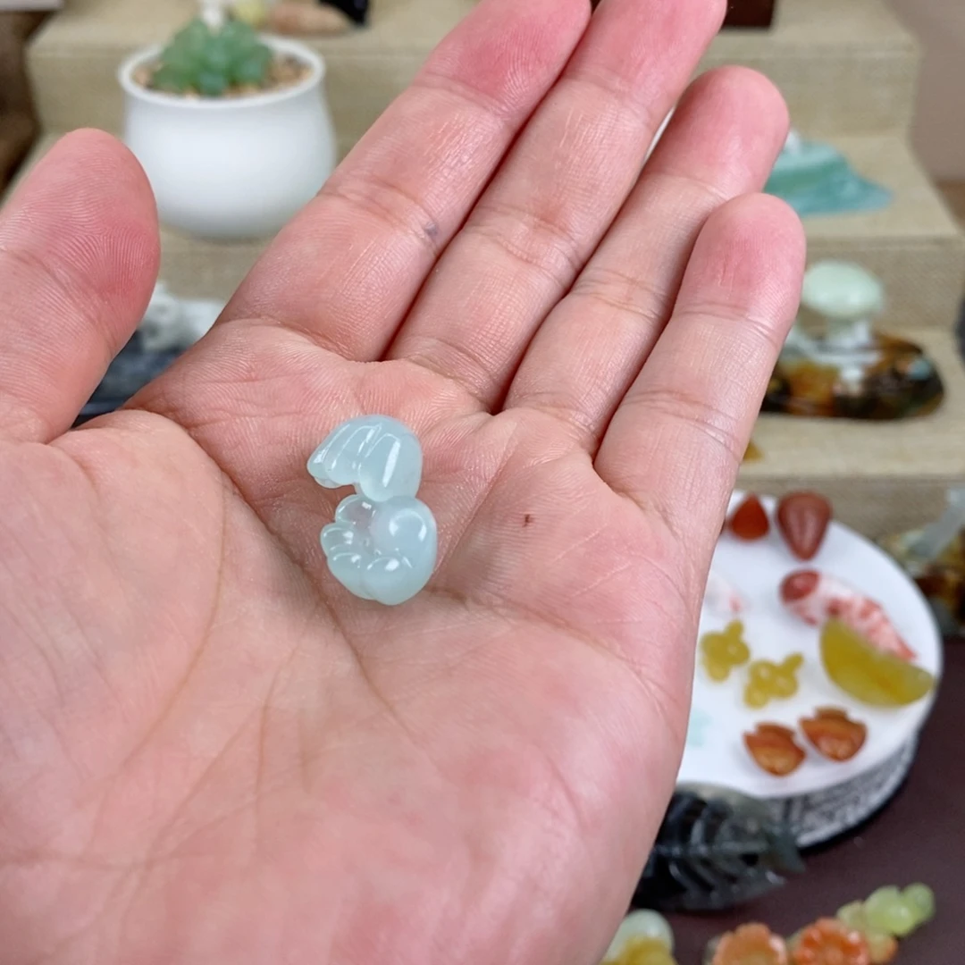 蛇纹石玉颈饰合金