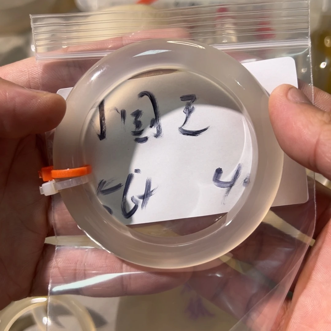 玛瑙/玉髓手镯未镶嵌小*王