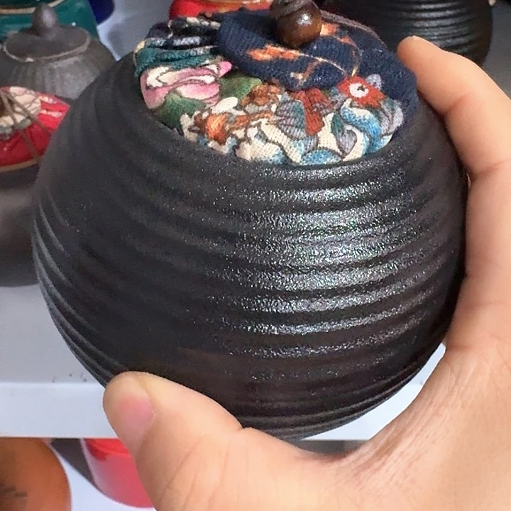 主人杯一个，瓷。。品茗瓷