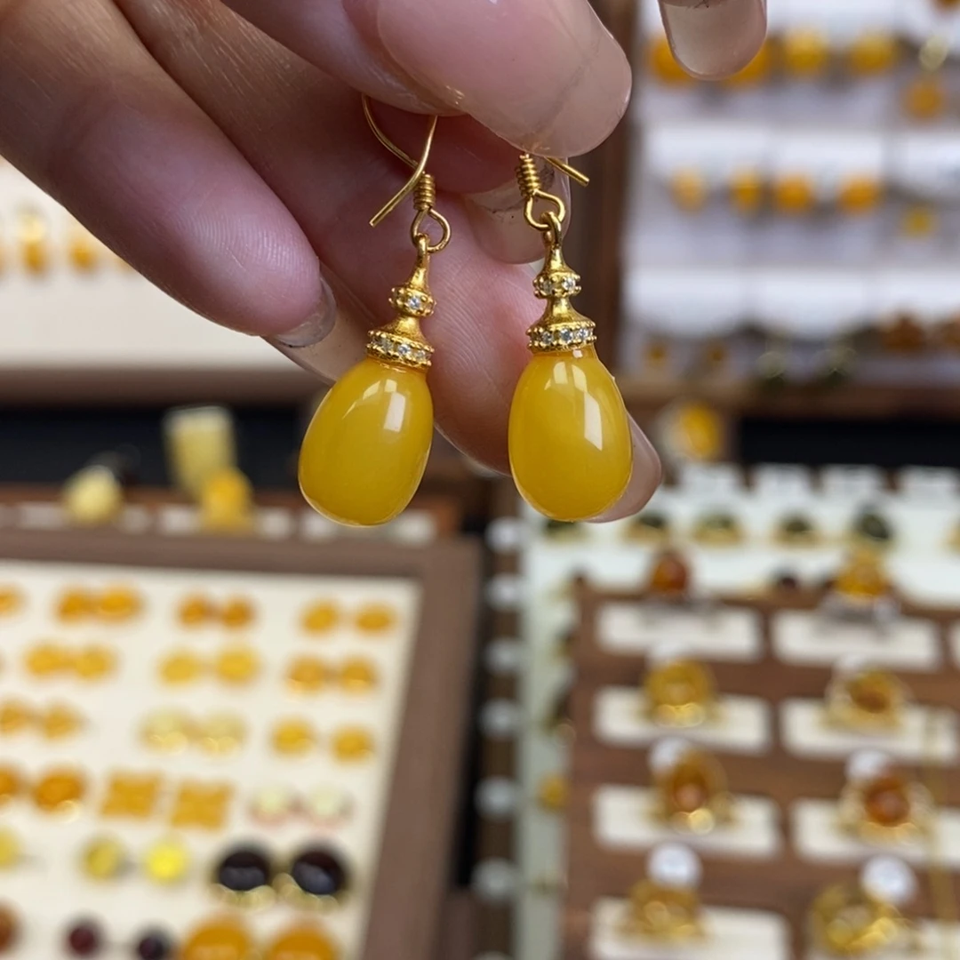 裸石琥珀未镶嵌成品