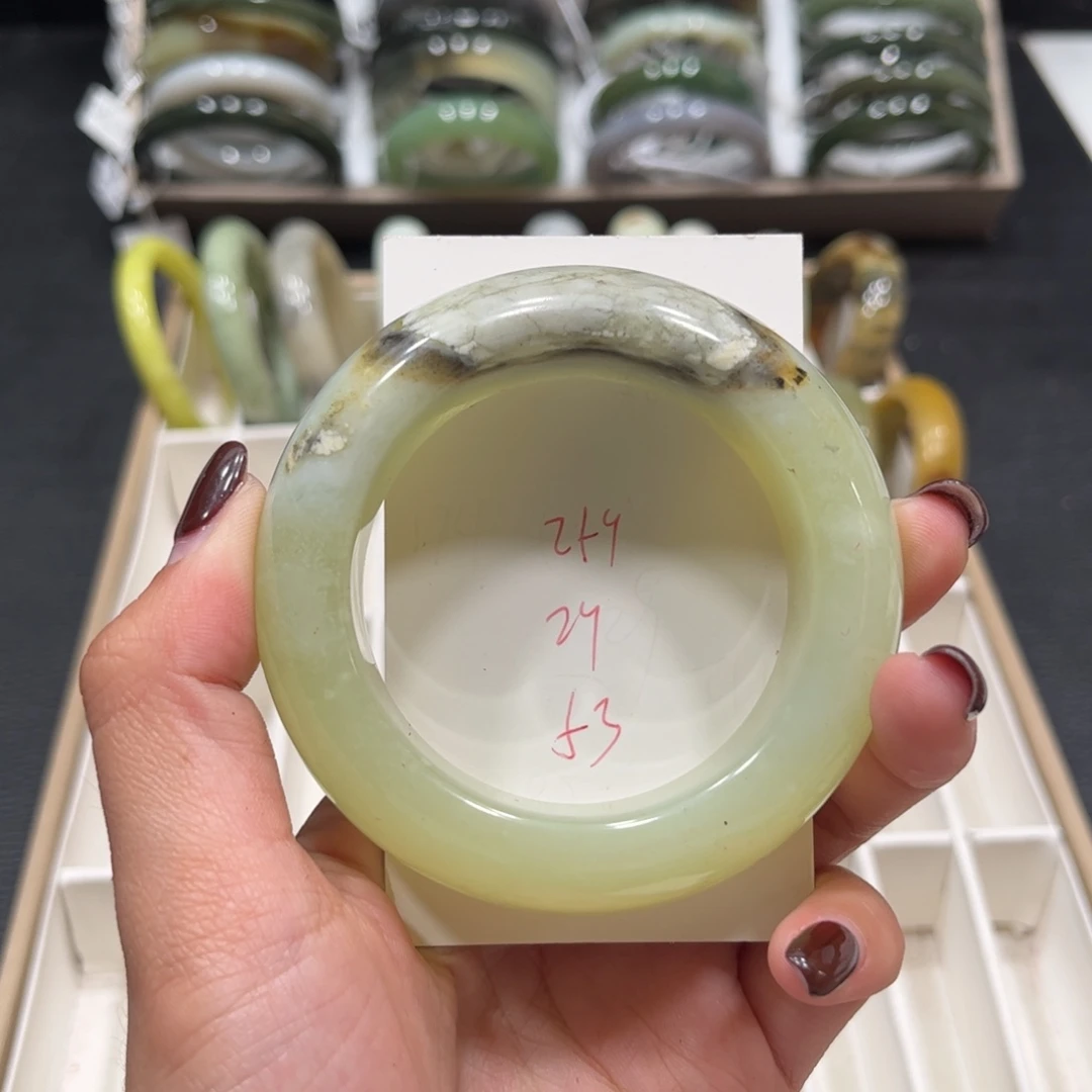 蛇纹石玉未镶嵌手镯