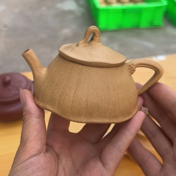 茶壶紫砂黄金段半手140