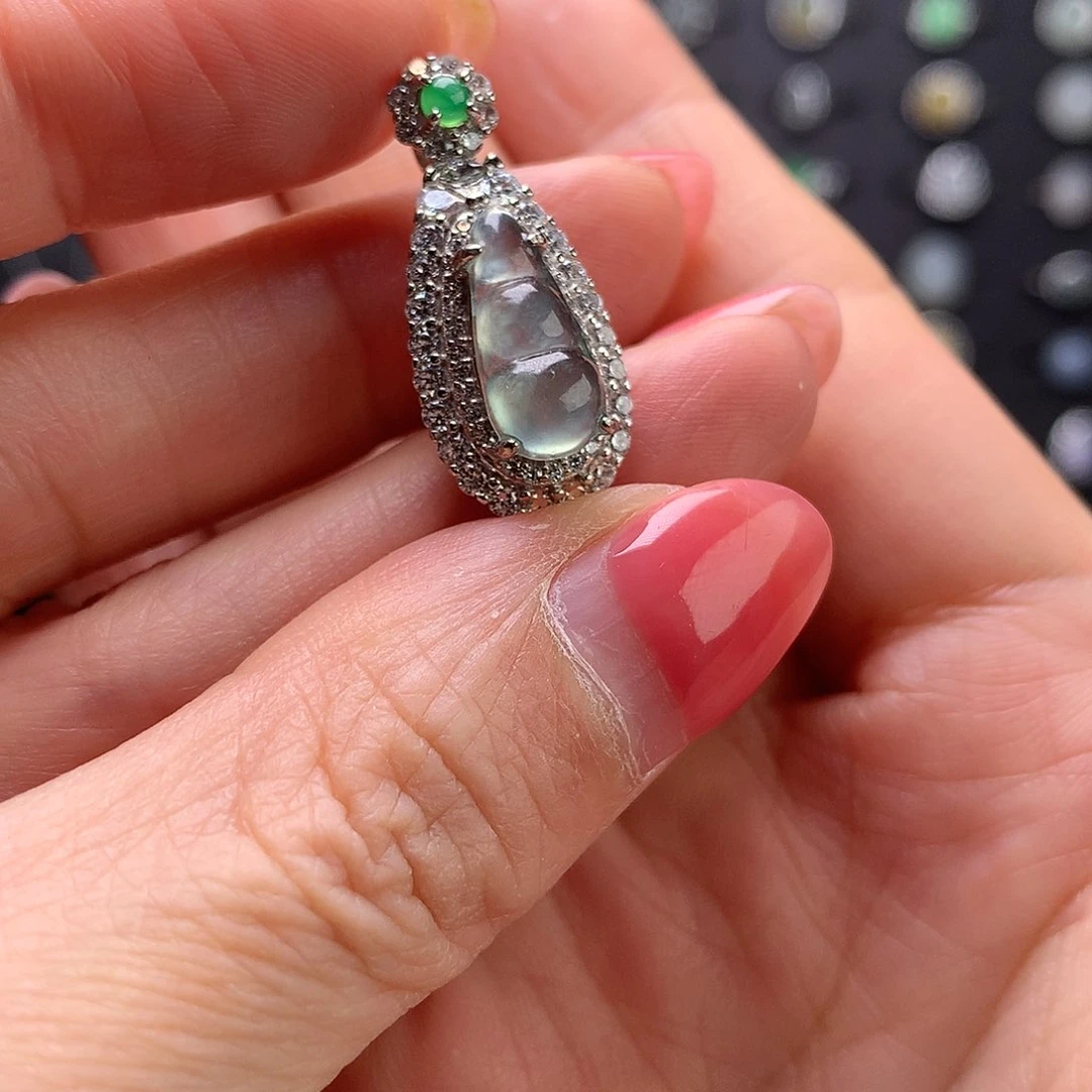 颈饰银S925镶嵌翡翠1111111111