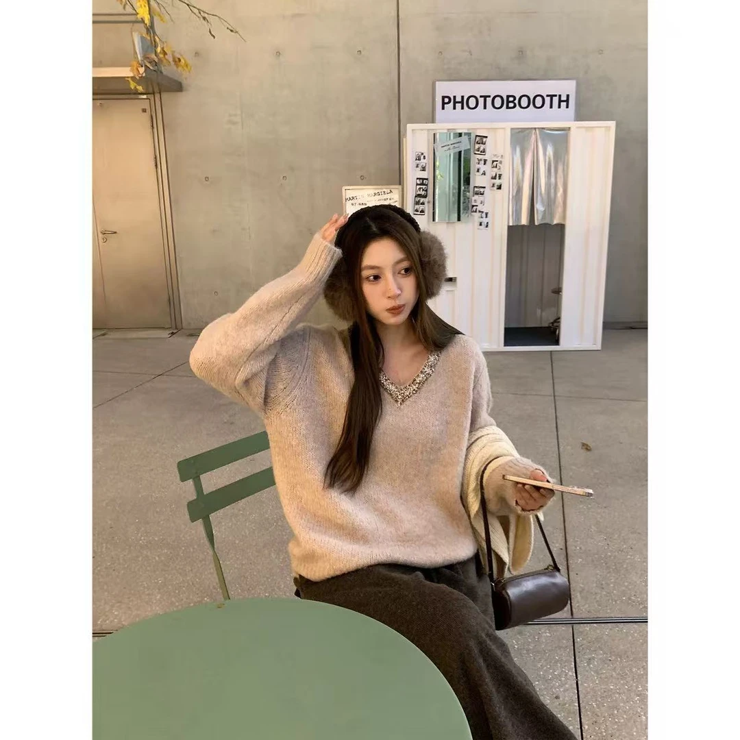 【现货秒发-NAZ依依微胖大码定制】韩系千金时髦V领手工钉珠针织衫