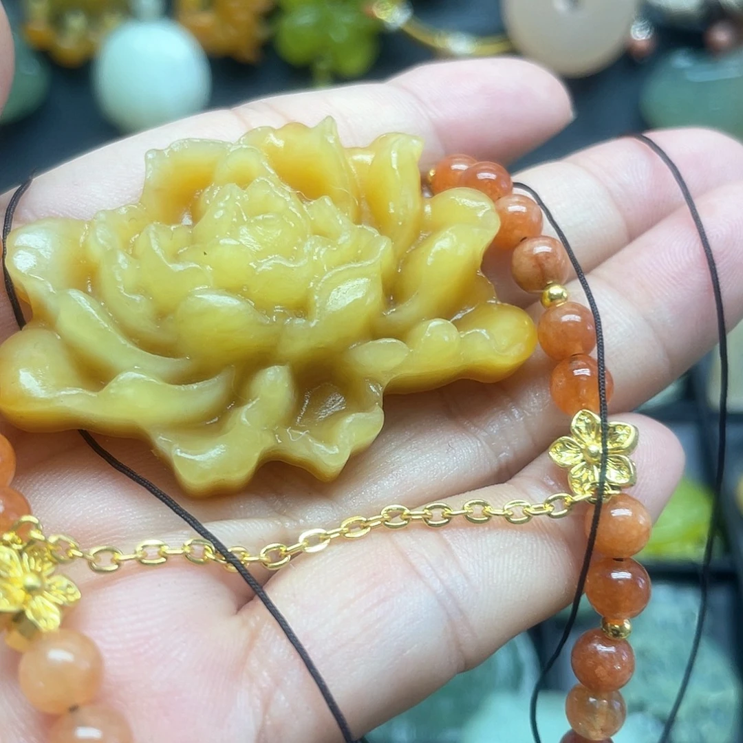 蛇纹石玉未镶嵌颈饰