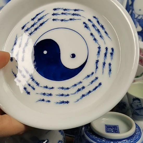 中***脉景德镇陶瓷青花鱼壶承