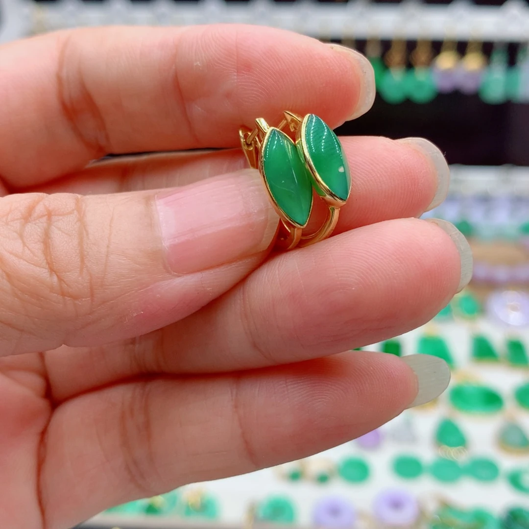 小***精18K金镶嵌翡翠耳饰