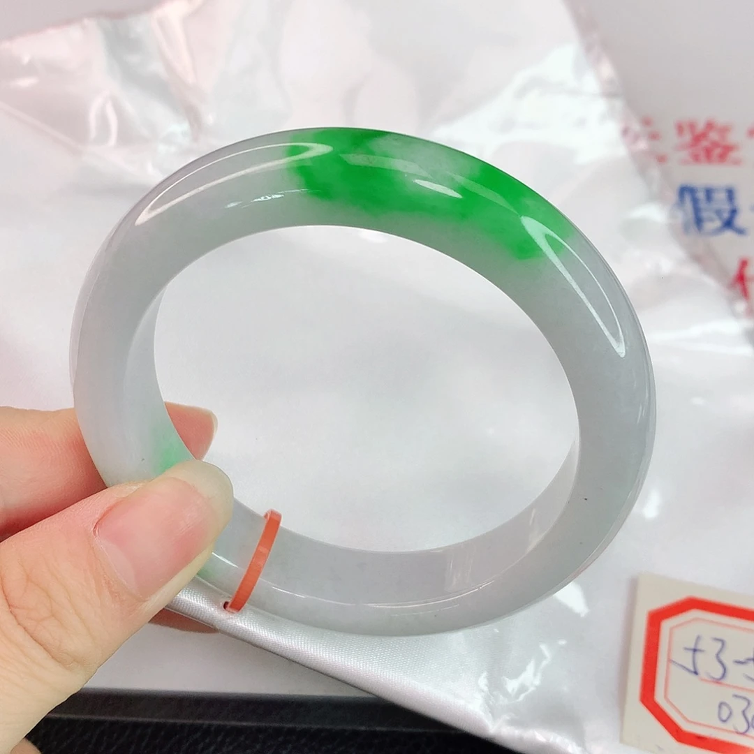 翡翠手镯未镶嵌飘阳绿翡翠手镯4041