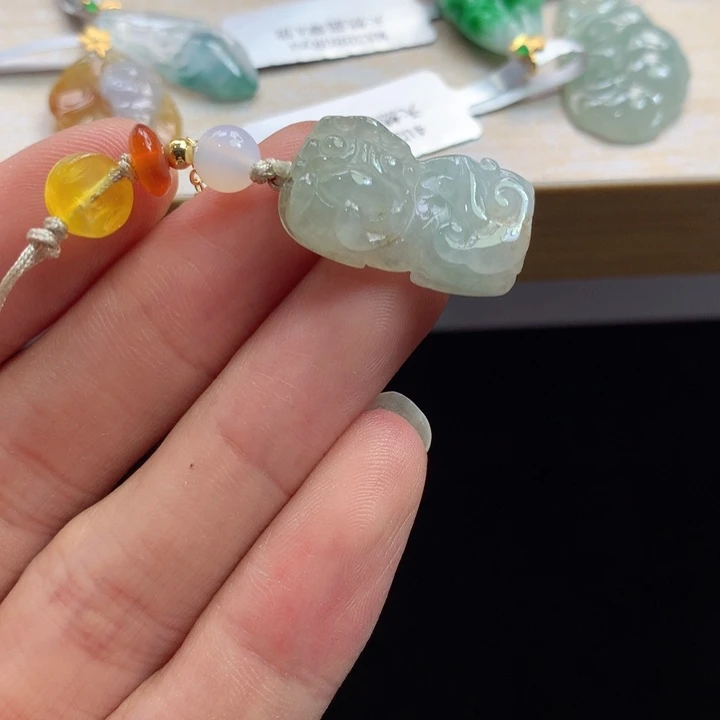 翡翠未镶嵌颈饰吊坠