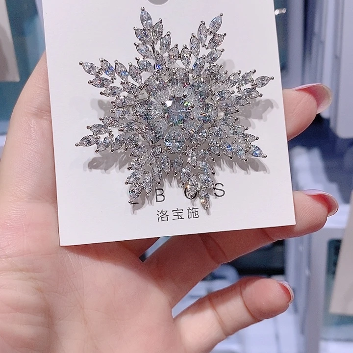 锆石铜合金雪花胸针