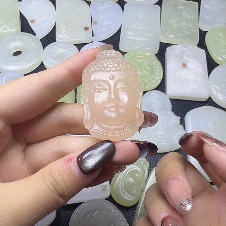 石英质玉（天山翠）合金颈饰