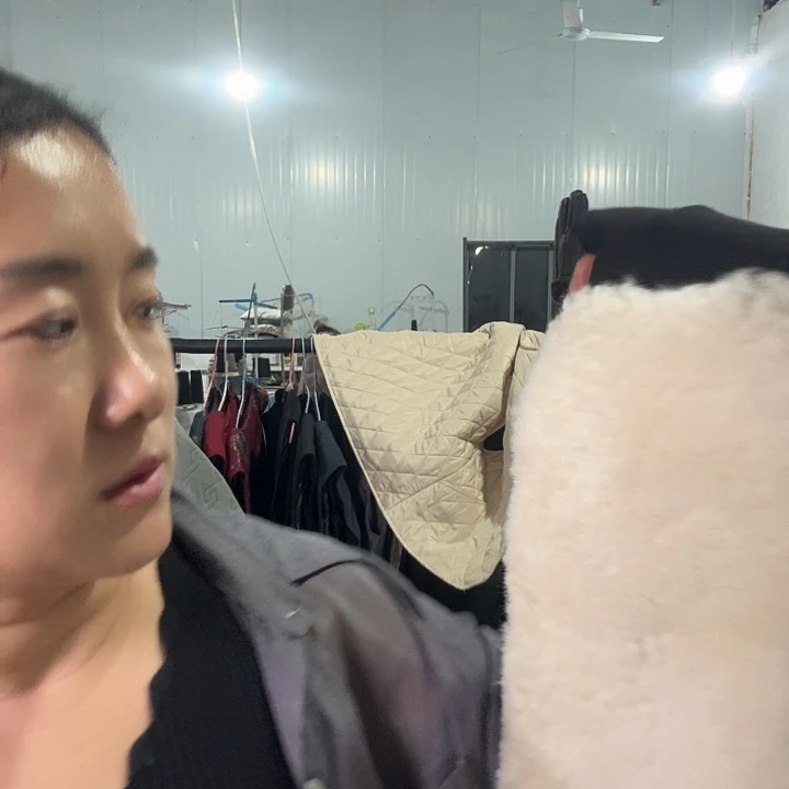 羊毛护腰皮毛一体黑色