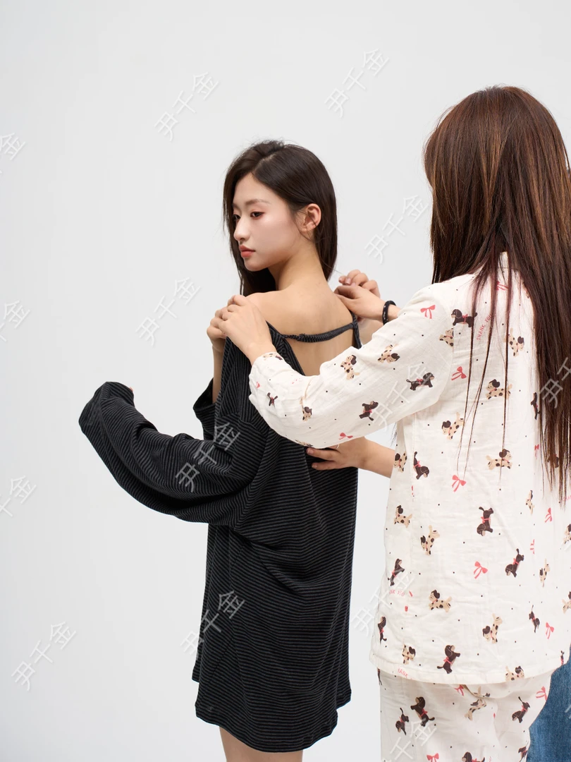 *尹千金*【古早滤镜】秋季条纹休闲慵懒风高级感长袖罩衫S257349