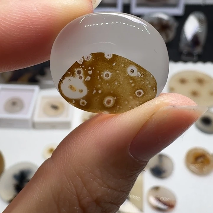 玛瑙/玉髓未镶嵌珠宝奇石