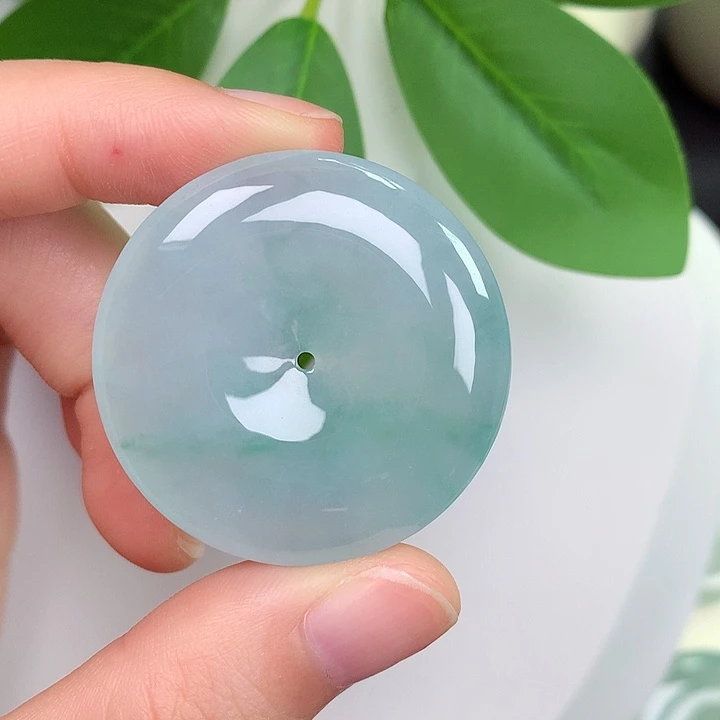 翡翠未镶嵌颈饰平安扣