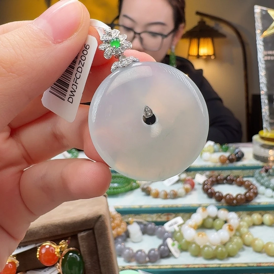 翡翠颈饰18K金镶嵌吊坠