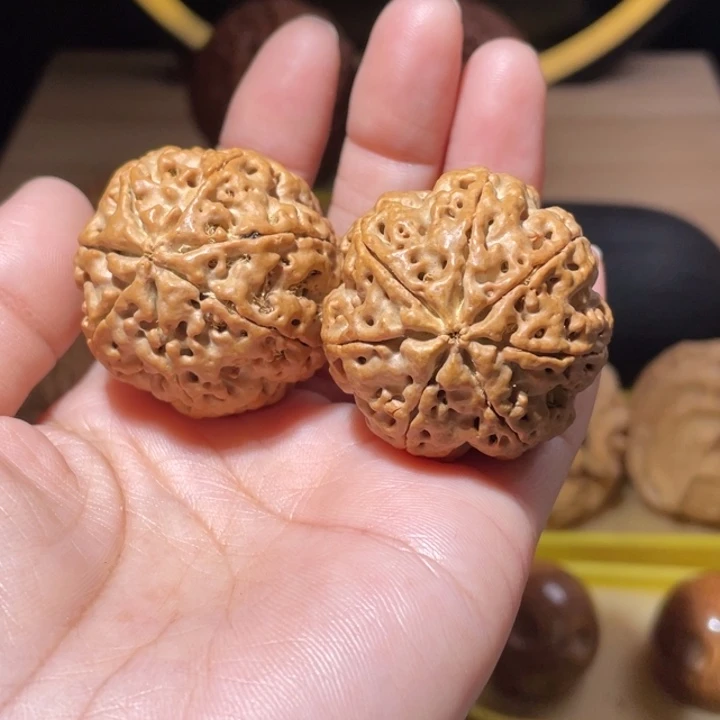 桃核把件北*.七瓣金刚菩提