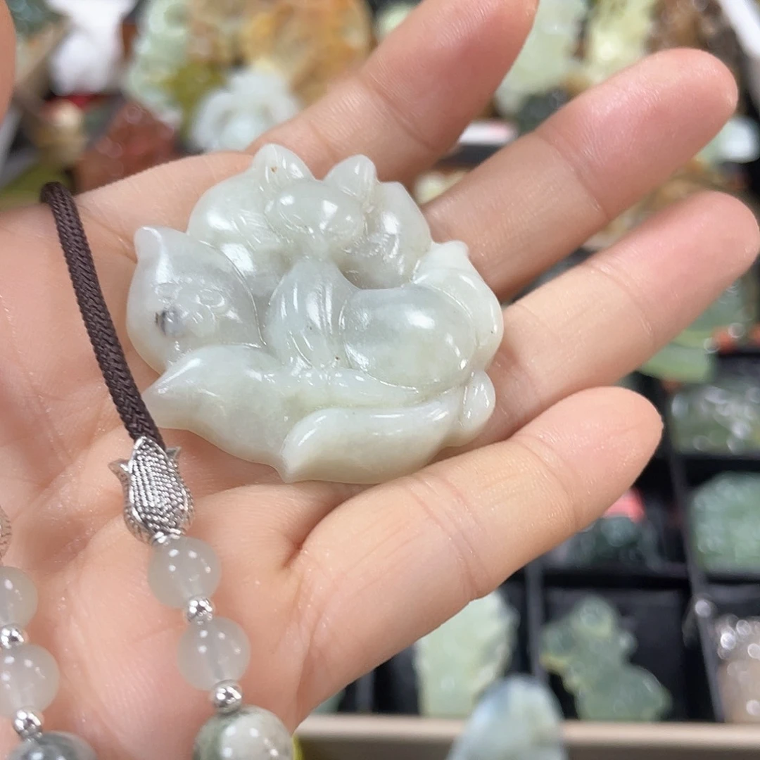 蛇纹石玉颈饰合金