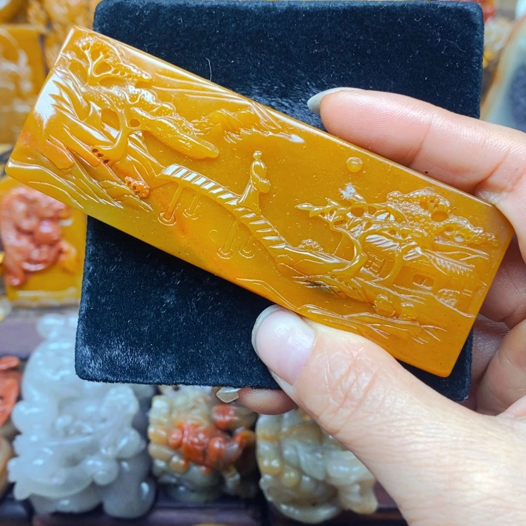 未镶嵌石英质玉（黄龙玉）颈饰