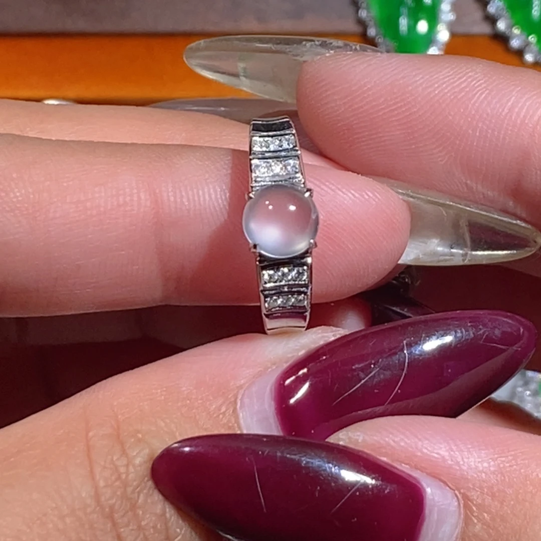 翡翠18K金镶嵌戒指蛋面