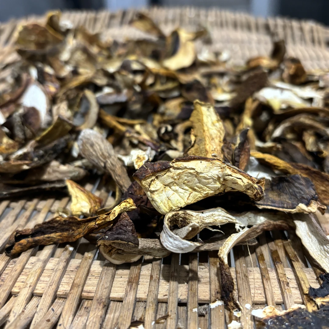 贵州野生大脚菇深山采摘自然晾晒营养健康鲜美可口