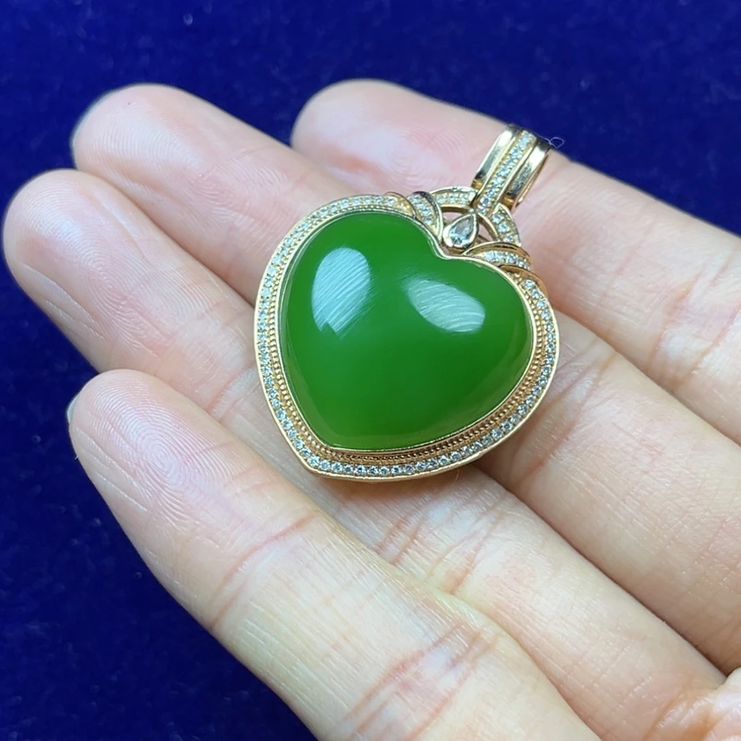 18K金镶嵌和田玉挂件