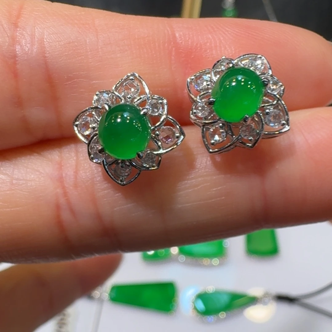 翡翠18K金镶嵌耳饰