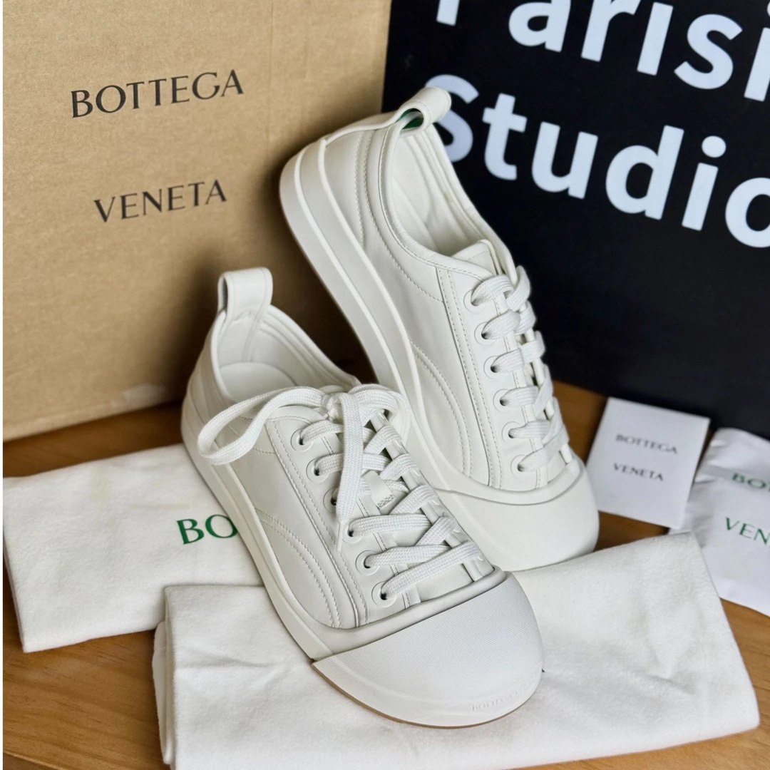 未使用 BOTTEGA VENETA/葆蝶家 BV白皮面低帮大头板鞋38
