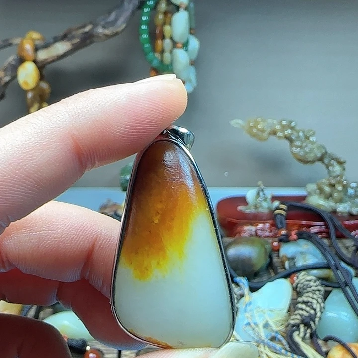 和田玉挂件未镶嵌和***玉