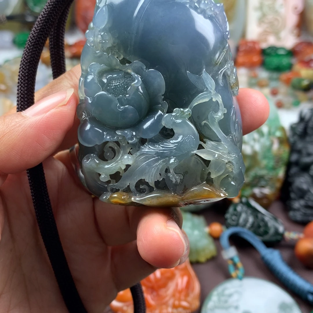 一***祥翡翠未镶嵌颈饰手把件