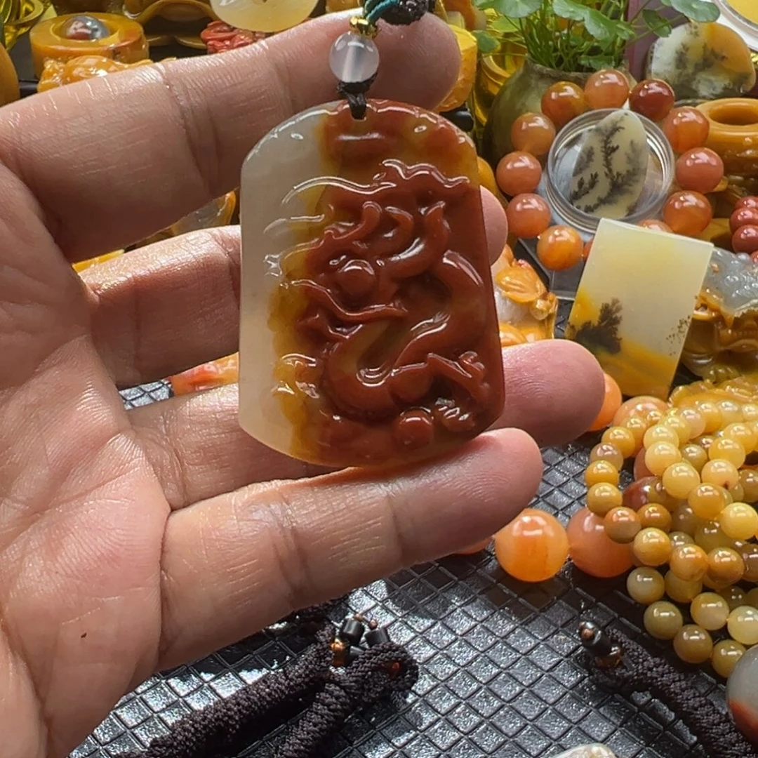 石英质玉未镶嵌颈饰