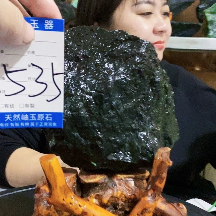 蛇纹石玉原石未镶嵌