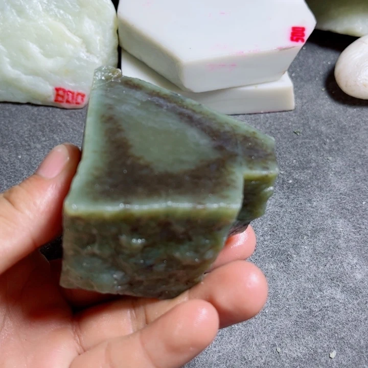 和田玉（糖玉）未镶嵌珠宝奇石