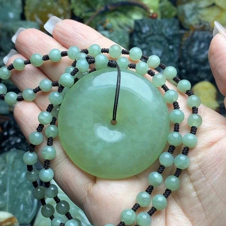 蛇纹石玉未镶嵌颈饰