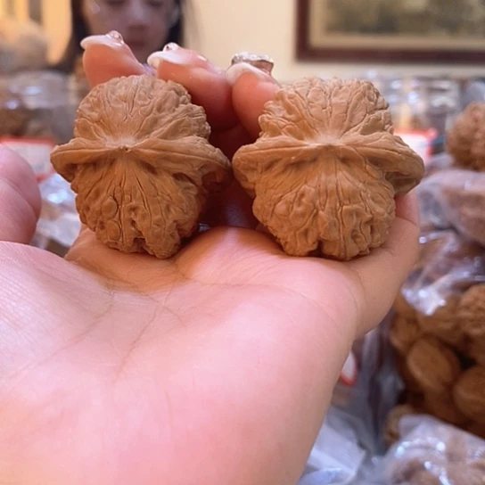 文玩核桃吊坠40血麒麟有黄尖反油了